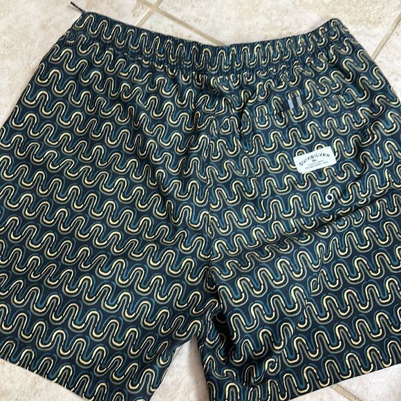 Like New Quicksilver Hybrid Swim Shorts - Picture 7 of 8